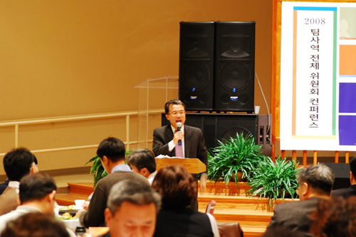 팀사역에 대해 강의하는 정인수 목사