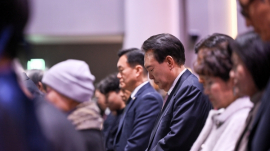 25일 수원시 원천침례교회에서 열린 3·1운동 제105주년 기념예배에 참석한 윤석열 대통령이 기도하고 있다. ©대통령실 제공