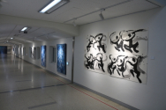 소망교도소 복도에 전시된 미술작품들©소망교도소 제공