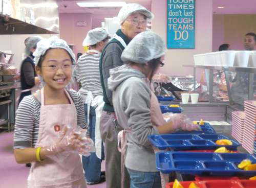 지난 2일(토) 다운타운 유니온미션센터에서 펼친 밥퍼사역