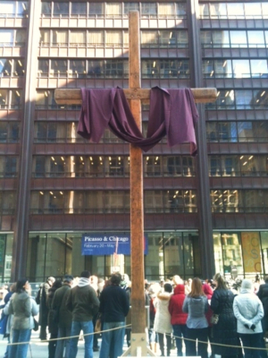 2023년 시카고 시내에 전시된 십자가.©토마스모어소사이어티