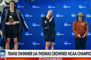 2022년 3월 17일 미국 애틀란타에서 열린 미국대학체육협회(NCAA) 수영 대회에서 트랜스젠더 여성 수영 선수인 리아 토마스(맨 좌측)가 자유형에서 우승을 차지해 논란이 일었다. ⓒFOX 뉴스 유튜브 캡쳐