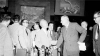 1953년 8월 8일 이승만 대통령이 한미상호방위조약 가(假)조인식에 참관, 미국 측 관계자와 악수하고 있다. ⓒ국가기록원