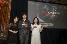 한국 대학생들이 &#039;Endangered Korean&#039;(멸종위기 한국인) 작품으로 금상을 수상했다(왼쪽부터 박지나, 임동주, 서지화 학생) ©한동대 제공
