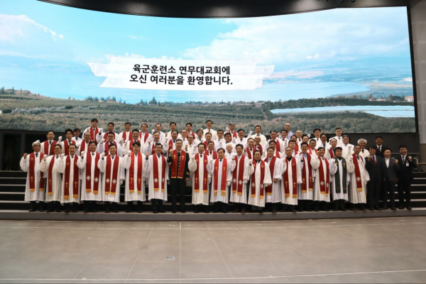 논산 훈련소 연무대 군인교회에서 거행된 진중 세례식