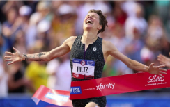▲니키 힐츠가 2024년 6월 30일 오리건주 유진의 헤이워드필드에서 열린 2024년 미국 올림픽 선발전 여자 1,500m 결승에서 결승선을 통과하고 있다. ⓒ크리스천 피터슨