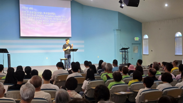 시애틀비전교회 3세대 연합예배에서 설교하는 고창훈 목사 