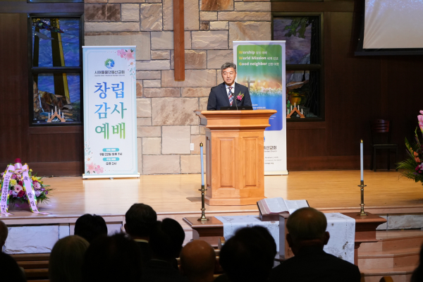 시애틀 물댄동산교회 창립예배에서 권면하는 장준호 목사(산돌교회 담임, 순복음세계선교회 북미총회 서북부 지방회 부회장)