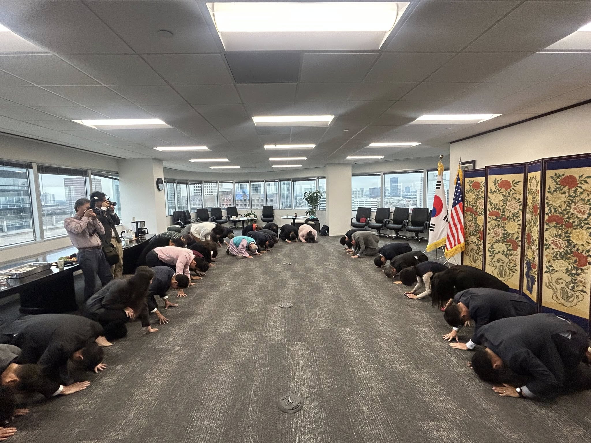 신년하례회 맞절 