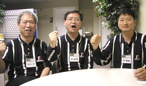 '아버지가 살아야 가정이 산다'를 외치는 양우천, 조규배, 전계영 집사(왼쪽부터)