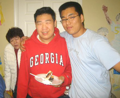 생일을 맞은 친구와 함께