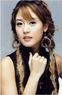 술 광고 계약으로 논란을 빚고 있는 인기 대중 가수 성유리