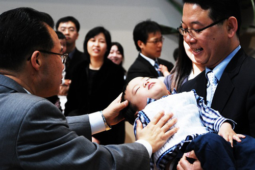 부활주일을 맞아 유아세례가 드려졌다. 