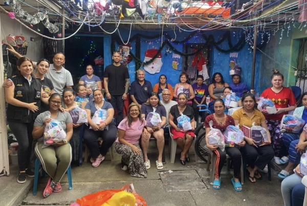 'Hope Pack & Presence' 프로젝트는 크리스마스와 연중 내내 예수님의 사랑을 나누는 것을 목표로 하며, 미국 20개 주와 20개국에 있는 170개 교정 시설에 지원을 제공한다. ©Good News Global