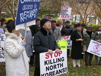 지난해 12월 워싱턴DC 중국대사관에서 열린 탈북자 강제 북송 저지 기도회. 