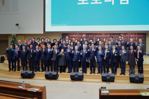 한상동 목사 서거 50주년 기념대회 및 학술대회 참석자 단체 사진. ©고신대