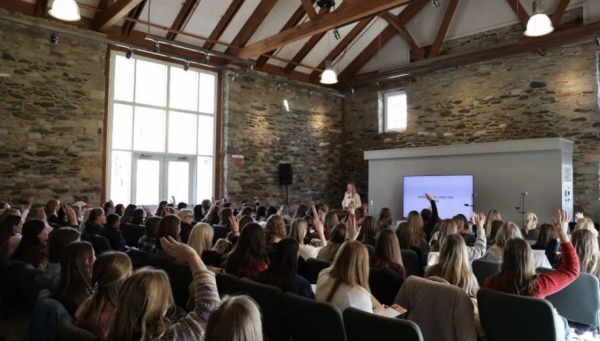 미국 워싱턴 D.C.에 소재한 킹스처치 신도들이 예배를 위해 모였다. ©King's Church