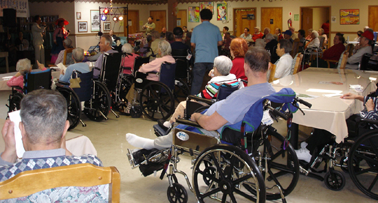 최근 창단된 뉴저지 연예봉사단은 지난 3월 28일 뉴저지 은혜양로원을 찾았다. ⓒ뉴저지 연예봉사단