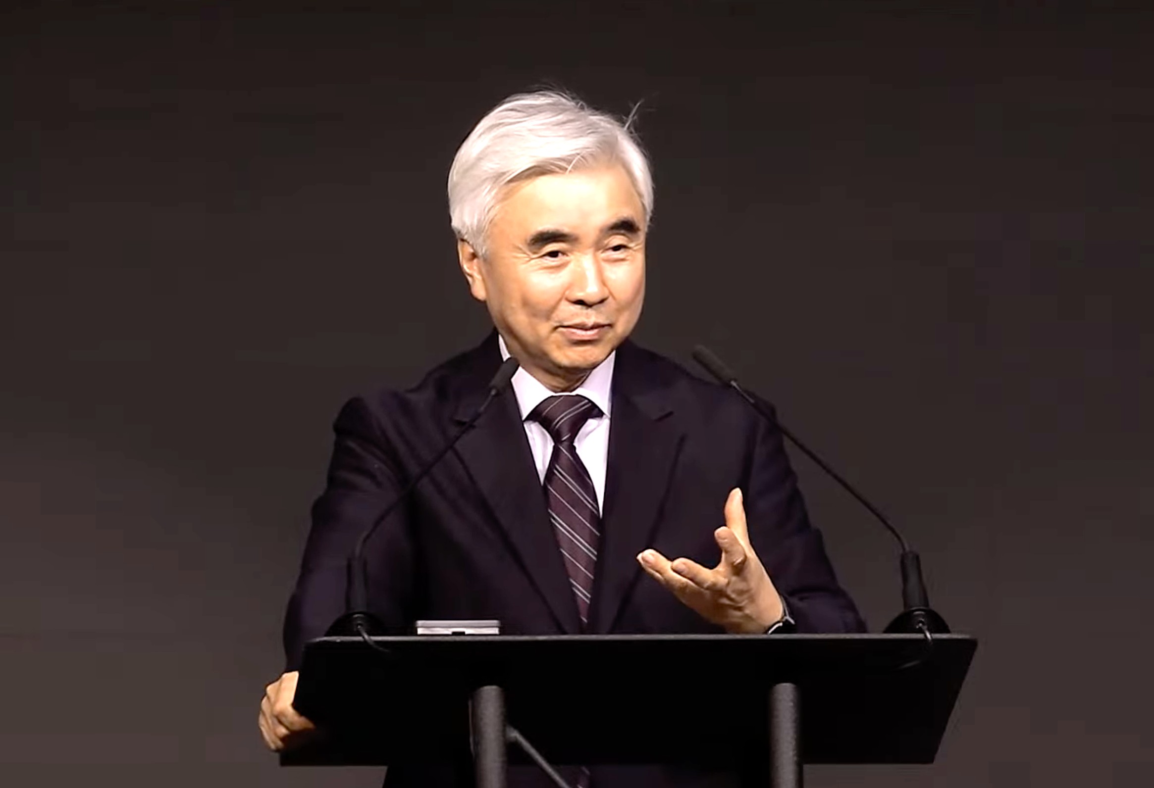 시애틀 비전교회 주일예배에서 설교하는 밴쿠버그레이스교회 박신일 목사