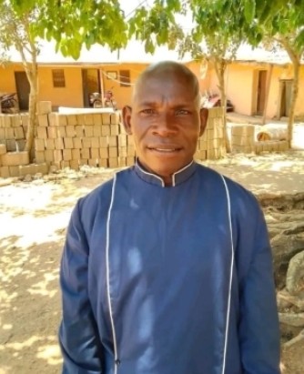 불루스 마다키 목사의 생전 모습. 그는 그의 딸, 그리고 사위와 함께 무장 공격으로 인해 숨졌다. ©Facebook