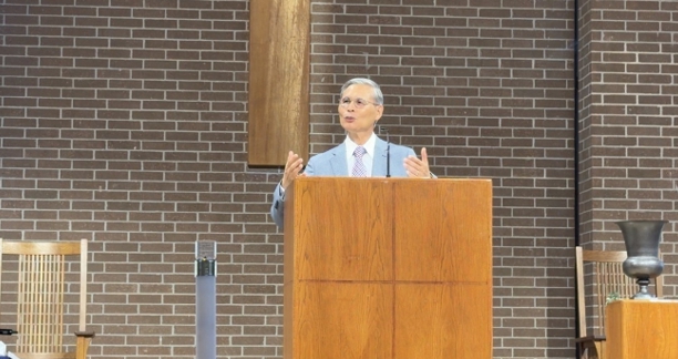 말씀을 전하는 이훈구 장로