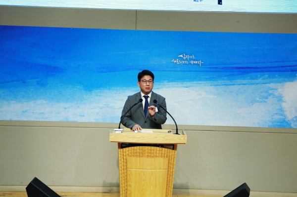 김선일 교수가 발제를 하고 있다. ©기독일보DB
