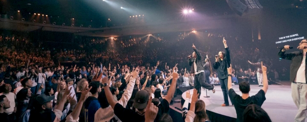 힐송워십의 라이브 워십집회가 진행되고 있다. ©Hillsong Worship