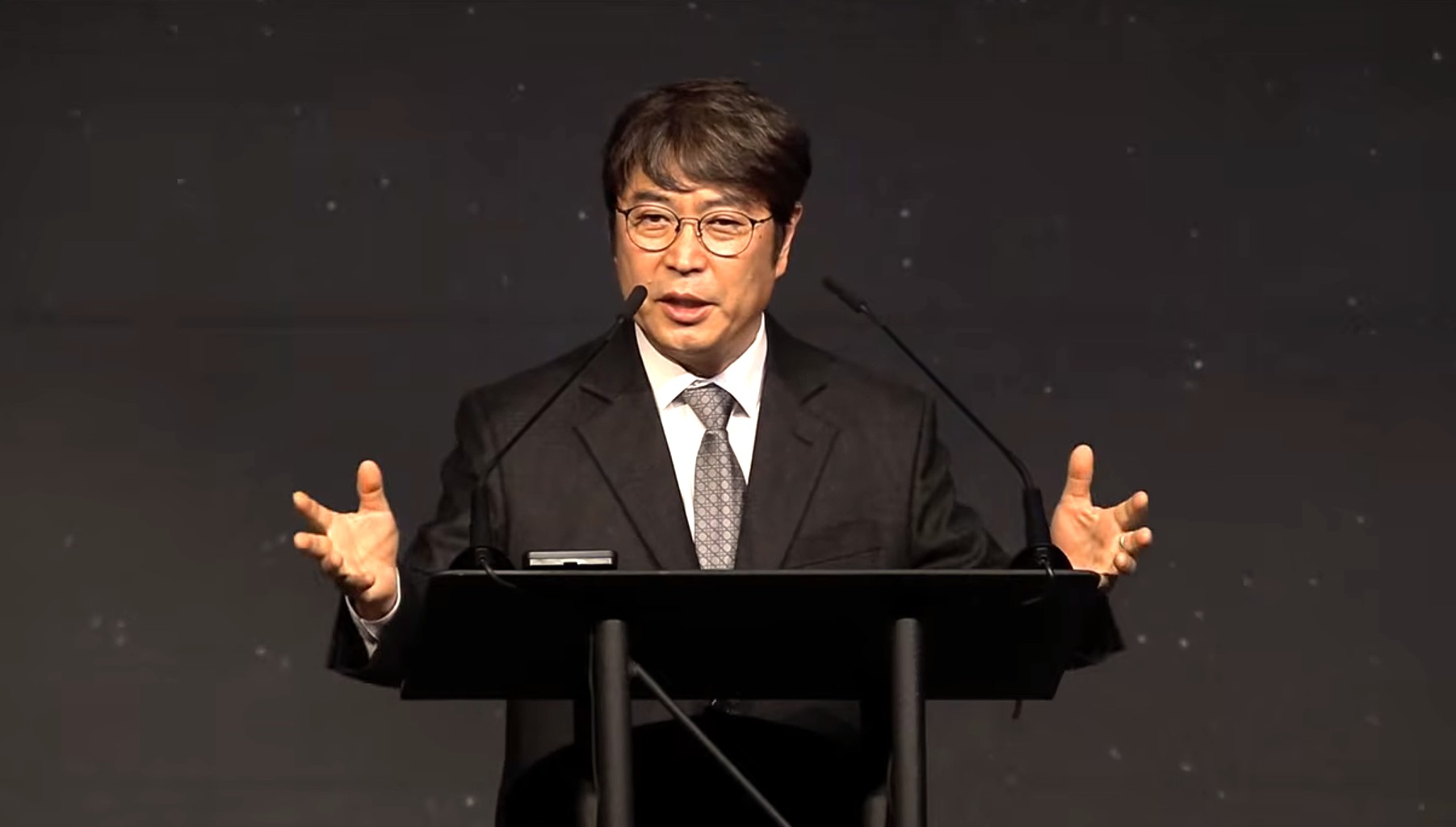 시애틀 비전교회 제7차 성령 축제에서 설교하는 박성현 목사