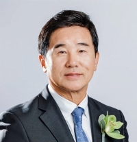 샘신 목사(샘 중앙 커뮤니티교회).