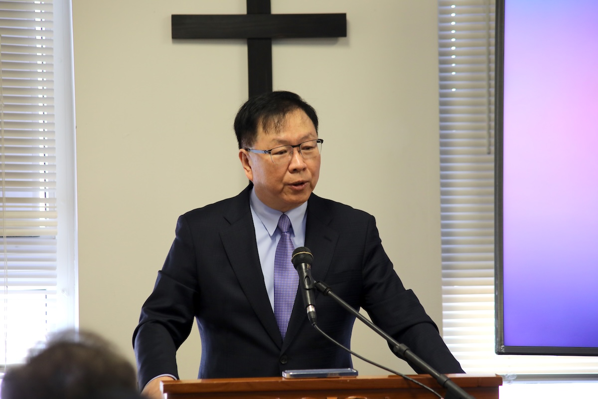 뉴욕교협 회장 허연행 목사가 소송과 관련해 입장을 밝히고 있다.