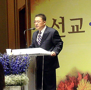 지난 2007년 11월 25일 퀸즈한인교회서 마지막으로 설교를 전하고 있는 고성삼 목사