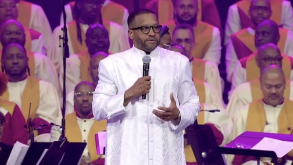 미국 버지니아주 알렉산드리아에 있는 앨프레드 스트리트 침례교회의 담임인 하워드-존 웨슬리 목사가 지난 4월 5일 (현지시간) 버지니아주 페어팩스에 있는 이글뱅크 아레나에서 열린 부활절 주일 예배에서 말씀을 전하고 있다. ©YouTube/Alfred Street Baptist Church