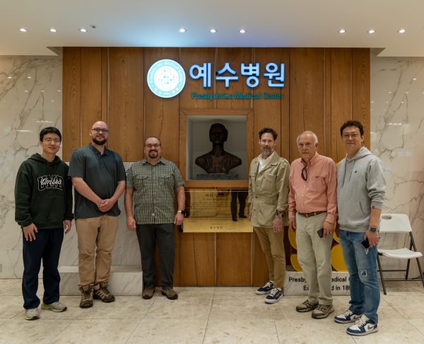 Second Presbyterian Church 방문단이 예수병원에서 기념촬영을 하고 있다. ©예수병원