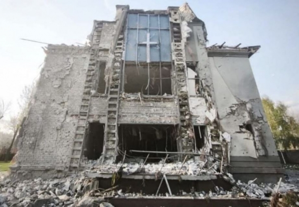 우크라이나의 하우스 오브 프레이어 침례교회가 공격으로 파괴되고, 여러 명이 부상당하고 한 명이 사망했다. ©Facebook/In Ukraine