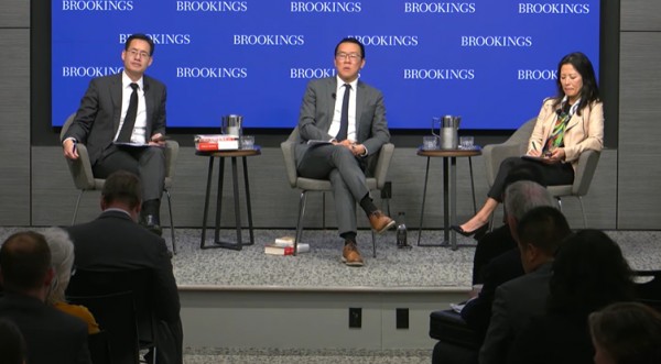 지난 27일 브루킹스연구소 토론회에 참석한 이들은 북한이 기독교의 구원 서사를 도용해 주민들을 세뇌해온 추악한 실상을 조목조목 비판했다. (오른쪽부터) 정 박 전 차관보, 조너선 청 지국장. ©브루킹스연구소 유튜브 캡쳐