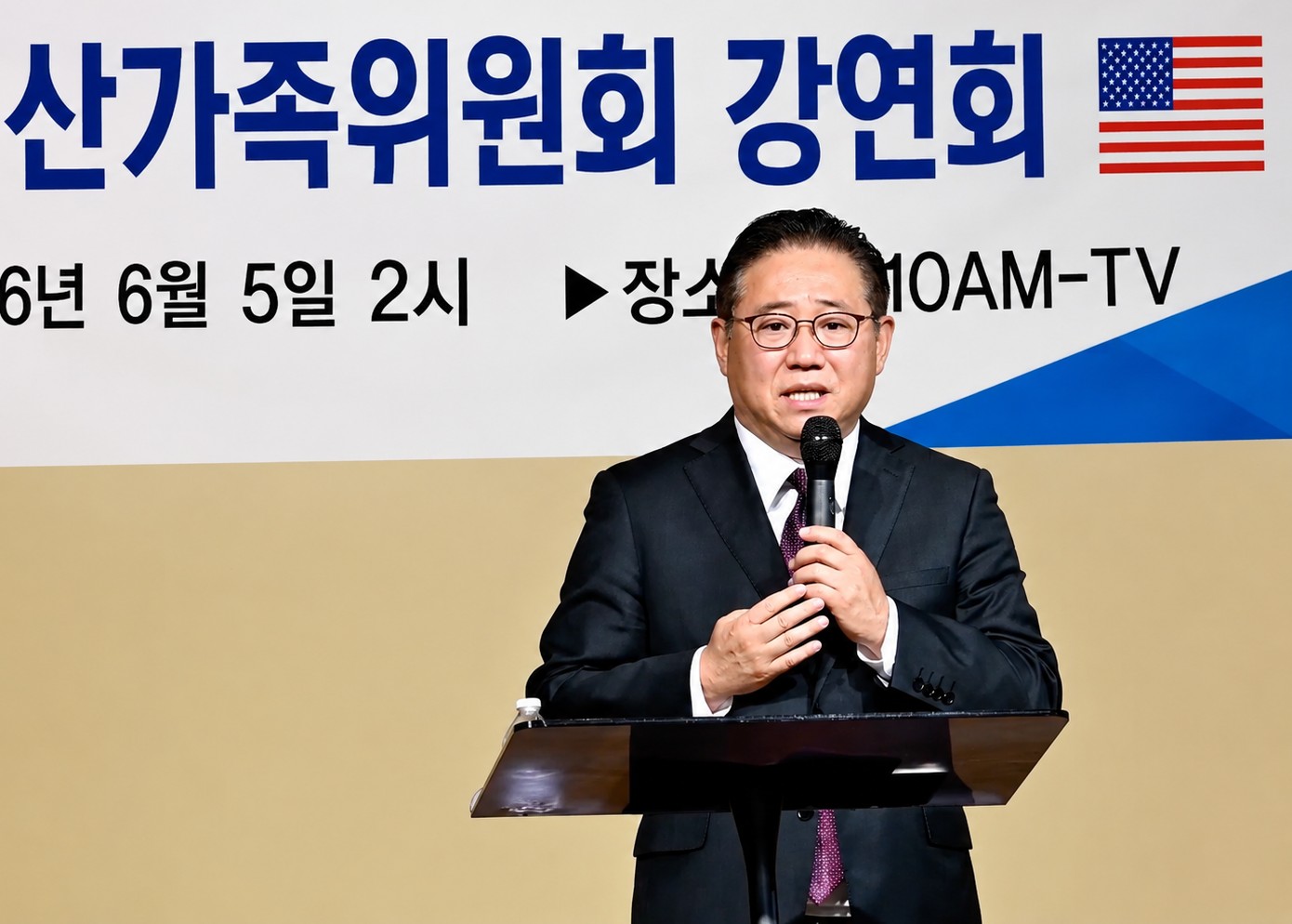 일천만이산가족위원회 시애틀지부가 개최한 특별강연회에서 북한 인권을 강조하는 케네스 배 선교사