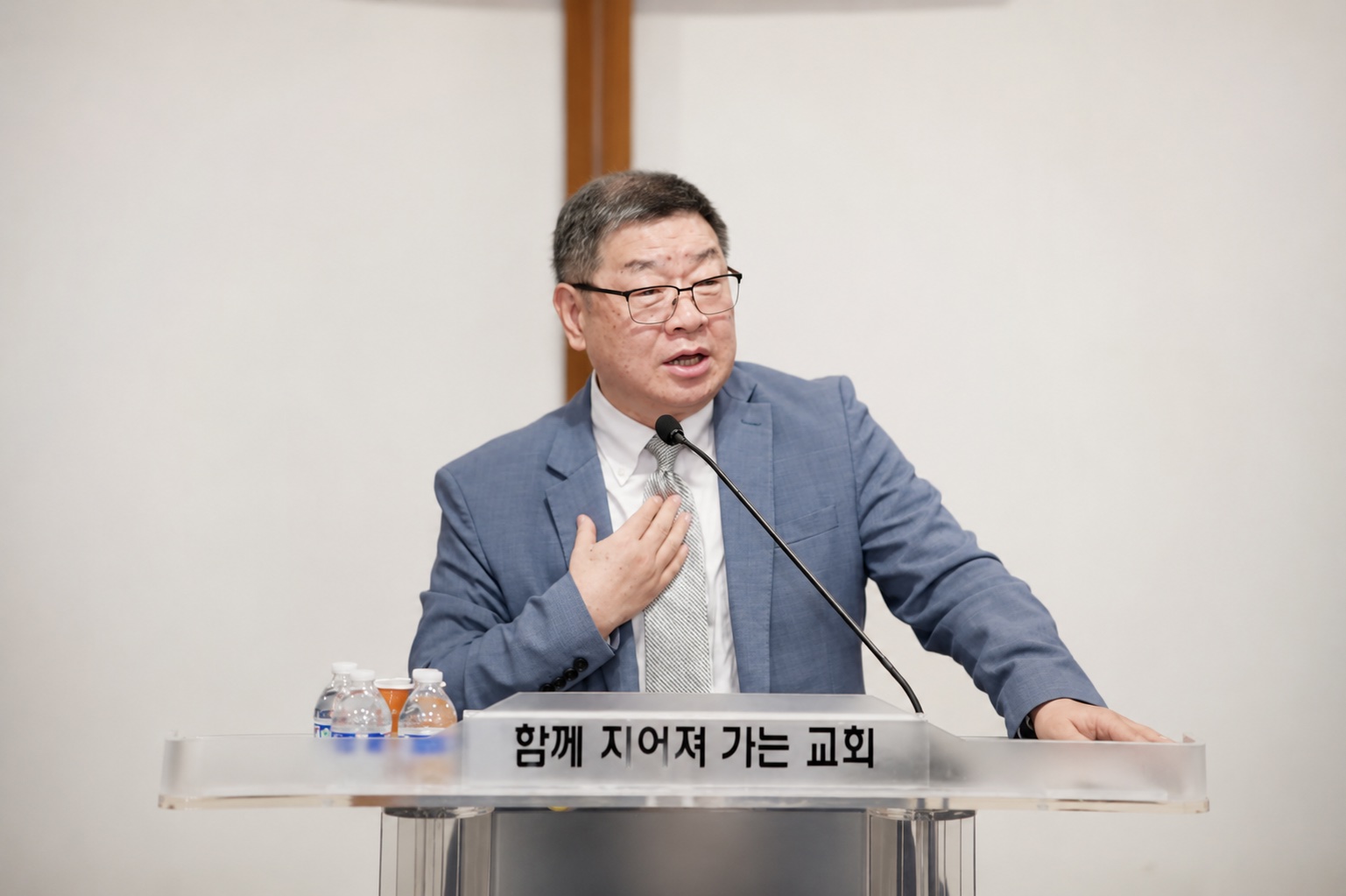 시애틀 행복한교회 2026 말씀집회를 인도하는 노진준 목사