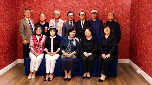 미주한인기독문인협회 6월 월례회 및 정기총회를 마친 참석자들이 기념촬영을 하고 있다.
