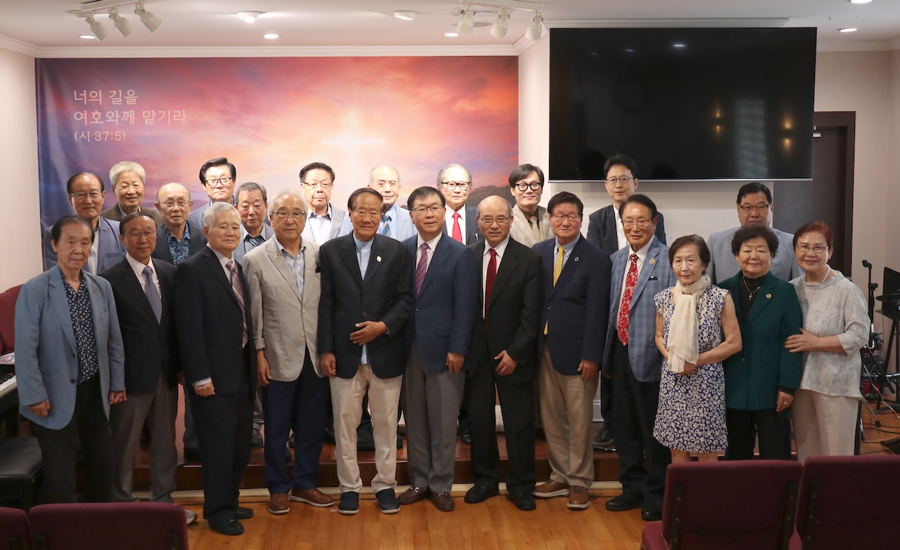 뉴욕교협 할렐루야대회 준비기도회 및 임실행위원회가 14일 뉴욕교협 회관에서 열렸다.