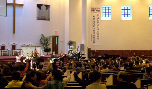 은혜롭게 찬양으로 부흥회를 준비하는 찬양팀