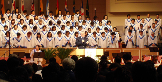 황성주 목사는 4,5월 2개월간 순복음뉴욕교회서 주일예배 설교를 전한다. 사진은 지난 4월 6일 주일예배