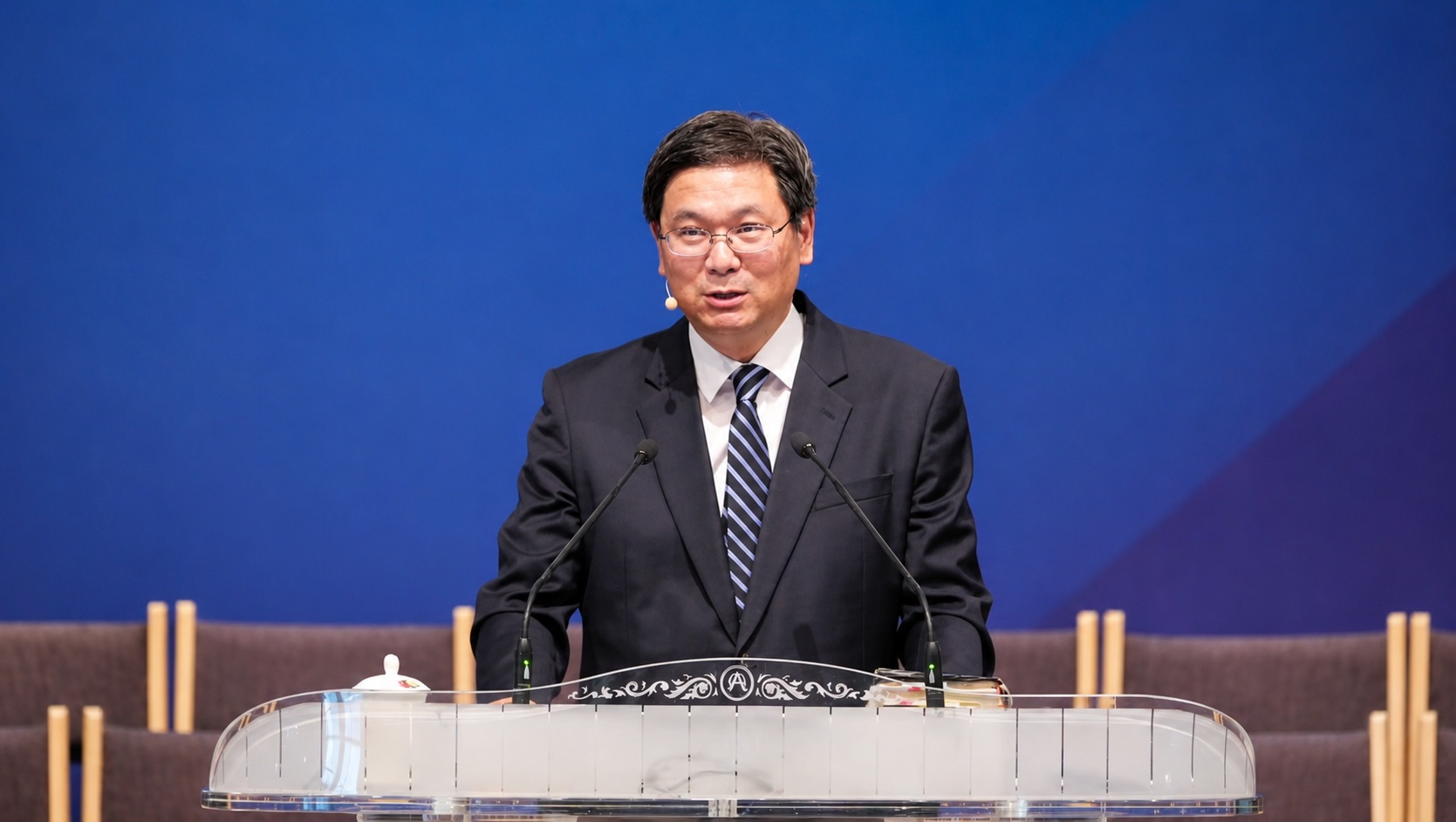 시애틀연합장로교회 창립 46주년 감사예배에서 설교하는 심우진 목사