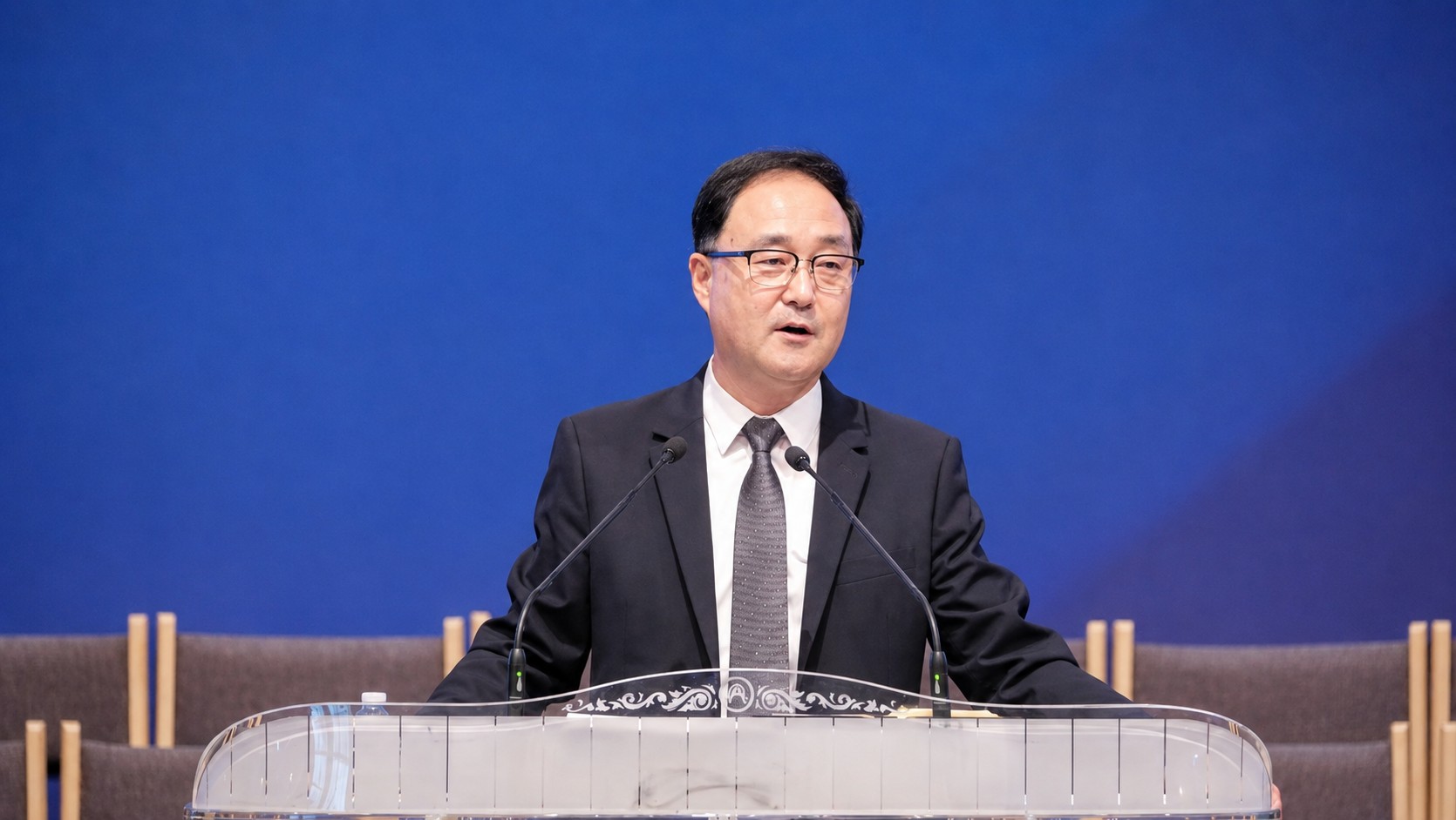 시애틀 연합장로교회 주일예배에서 설교하는 미주밀알선교단 총단장 장영준 목사