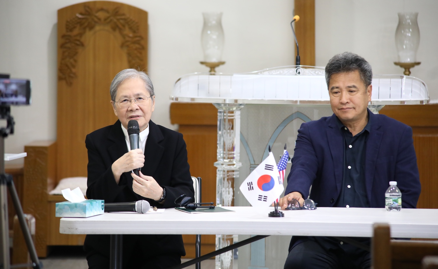 이날 발표를 맡은 한영숙 목사(좌)와 이길주 교수(우)