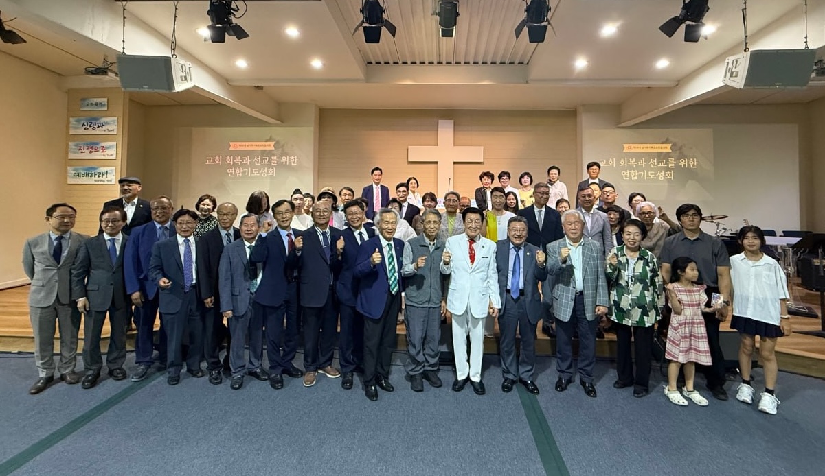 제56대 남가주기독교교회협의회(회장 김은목목사)가 지난 8월 30일 ‘교회 회복과 선교를 위한 연합기도성회’를 개최했다.