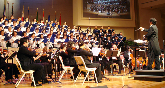 지난해 새봄맞이 콘서트는 100여명의 성가대와 40여명의 오케스트라가 출연했다. 