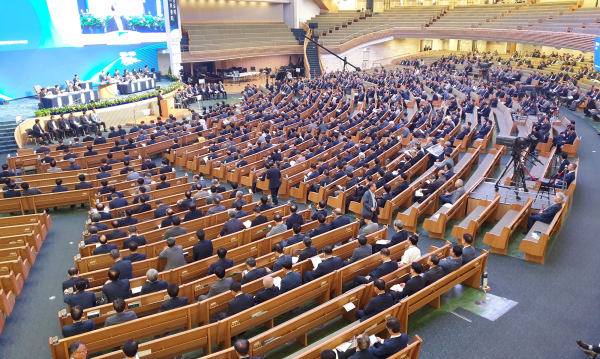 예장 합동 제111회 정기총회 둘째날 회무가 진행되고 있다.