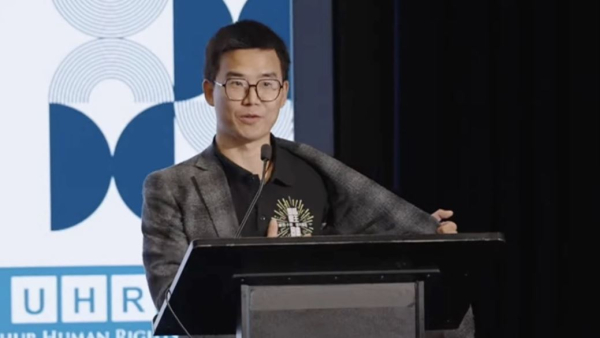 중국 청두에 있는 미등록 교회인 이른비언약교회의 딩슈치 목사가 지난 9월 16일(현지시간) 워싱턴 D.C.에 있는 성서 박물관에서 연설하고 있다. ©YouTube/NTD