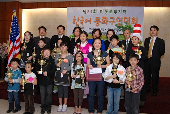 수상자들. 오른쪽에서 세번째가 대상 수상자인 안예진 양