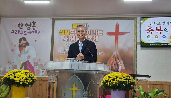 대구 미대교회에서 주일예배 설교하는 이훈구 장로
